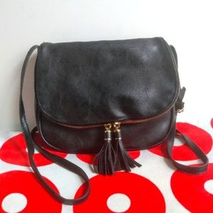 Wowotou Women's Adjustable Black Leather Messenger Small Tassel Crossbody Bag